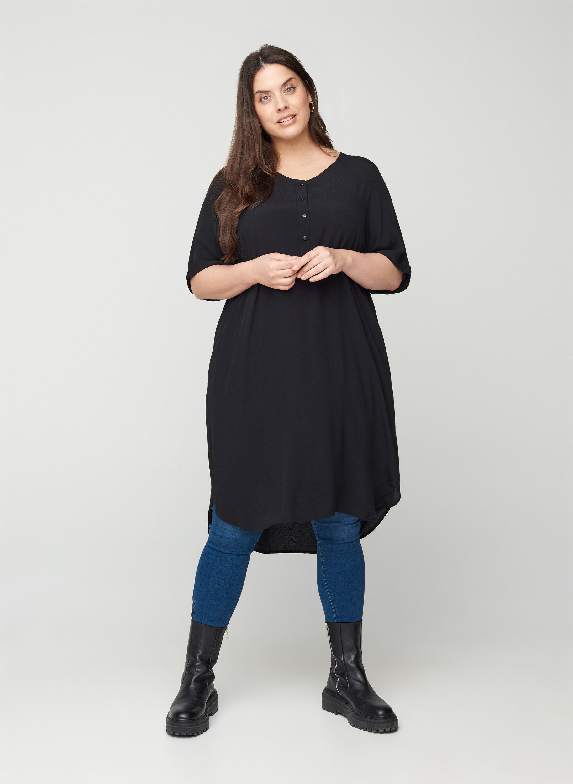 ZizziKurzarm Kleid aus Viskose mit Kn&ouml;pfen, Black, Model image number 2