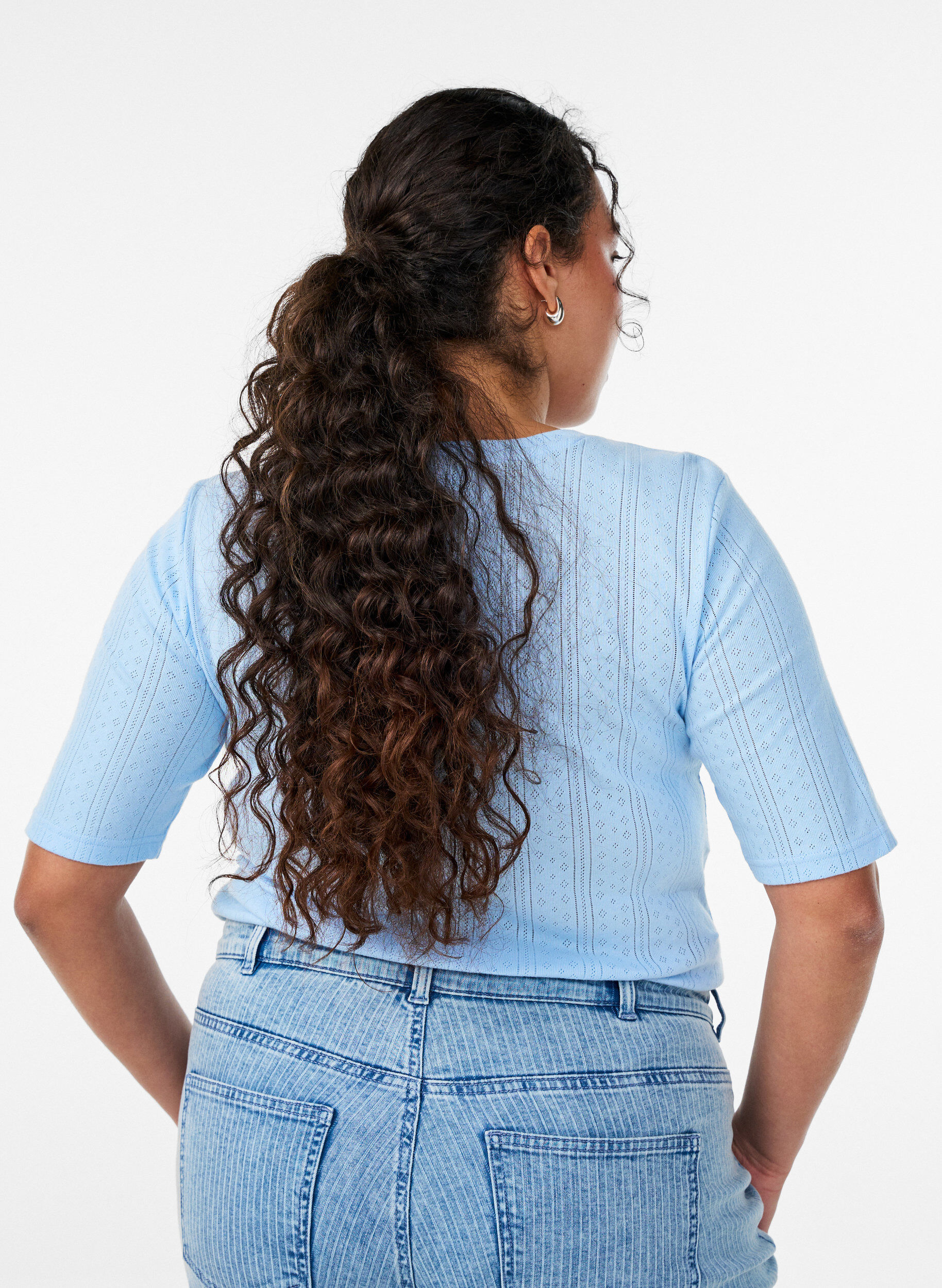 ZizziT-Shirt aus Baumwolle mit Lochstickerei, Blau, Model image number 2