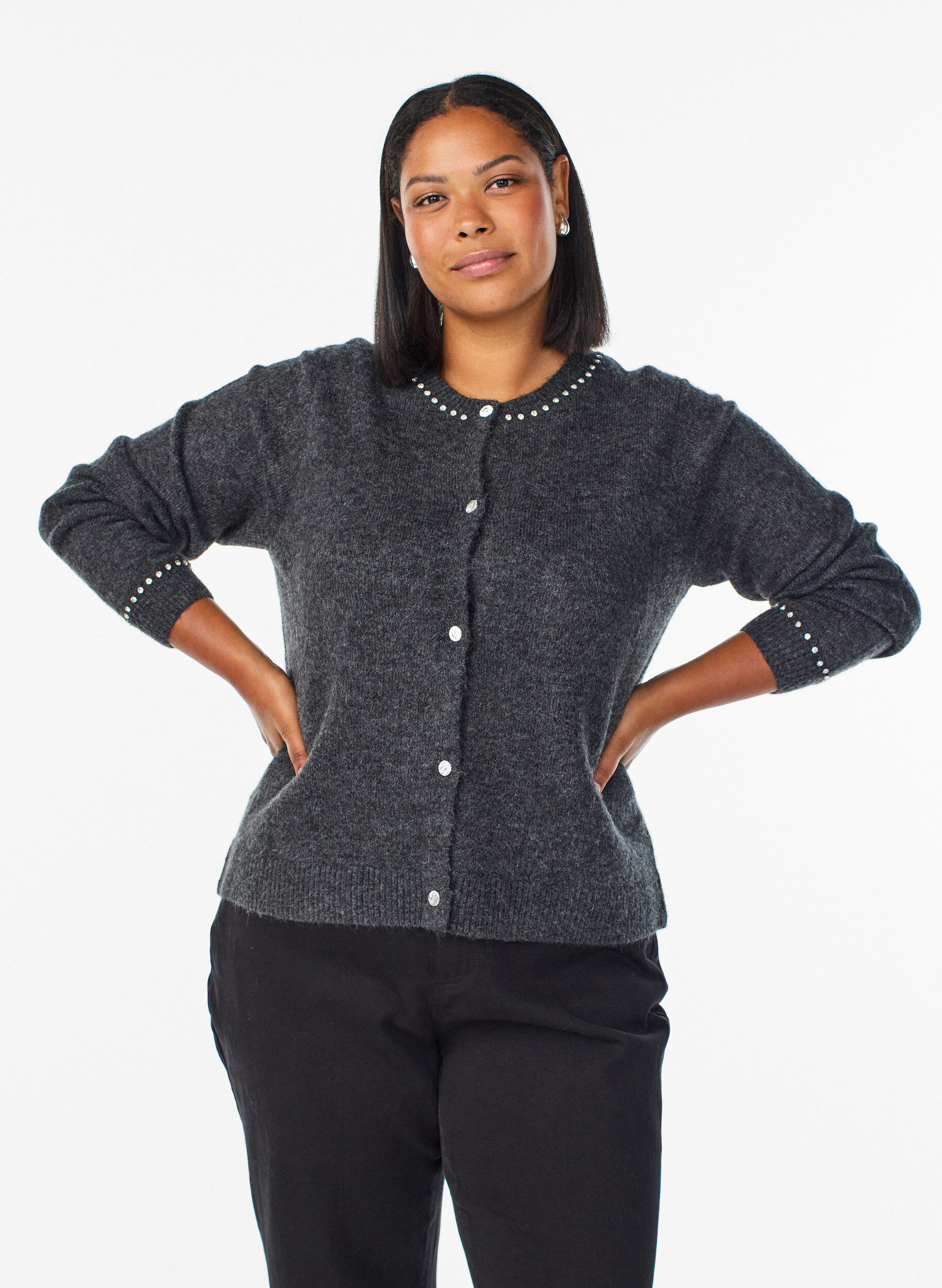 ZizziStrickjacke mit Strasssteinen und Zierkn&ouml;pfen, Grau, Model image number 0