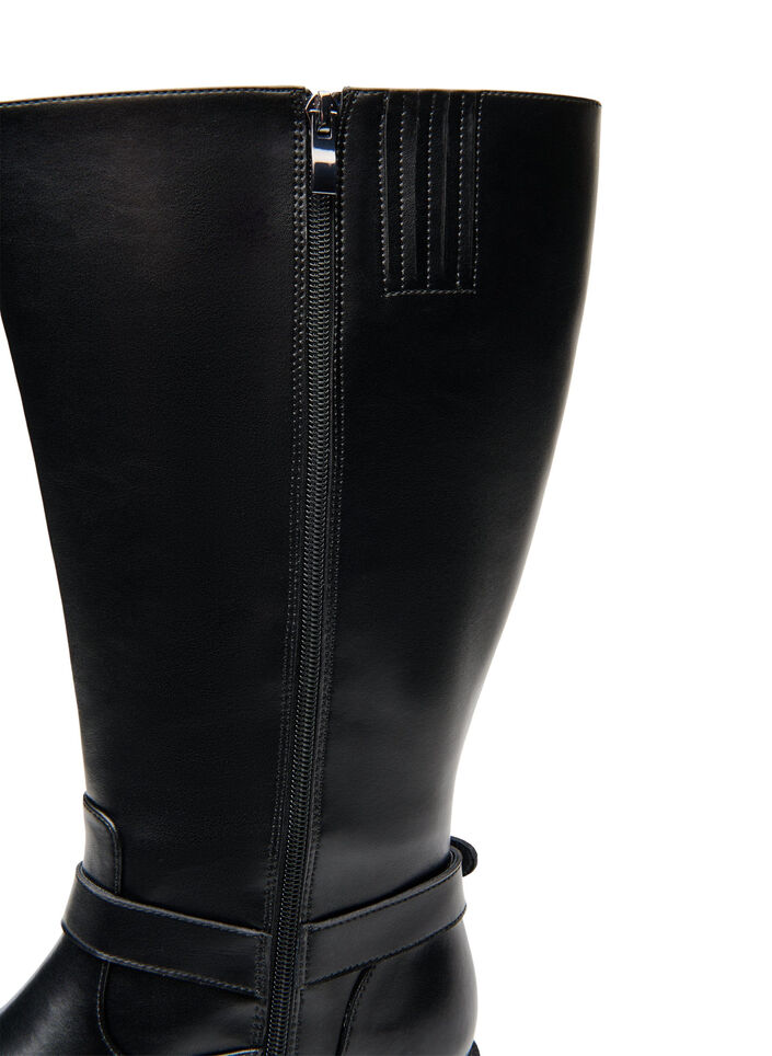 Extra-Weite - Hoher Lederstiefel mit dekorativen Schnallen, Schwarz, Packshot