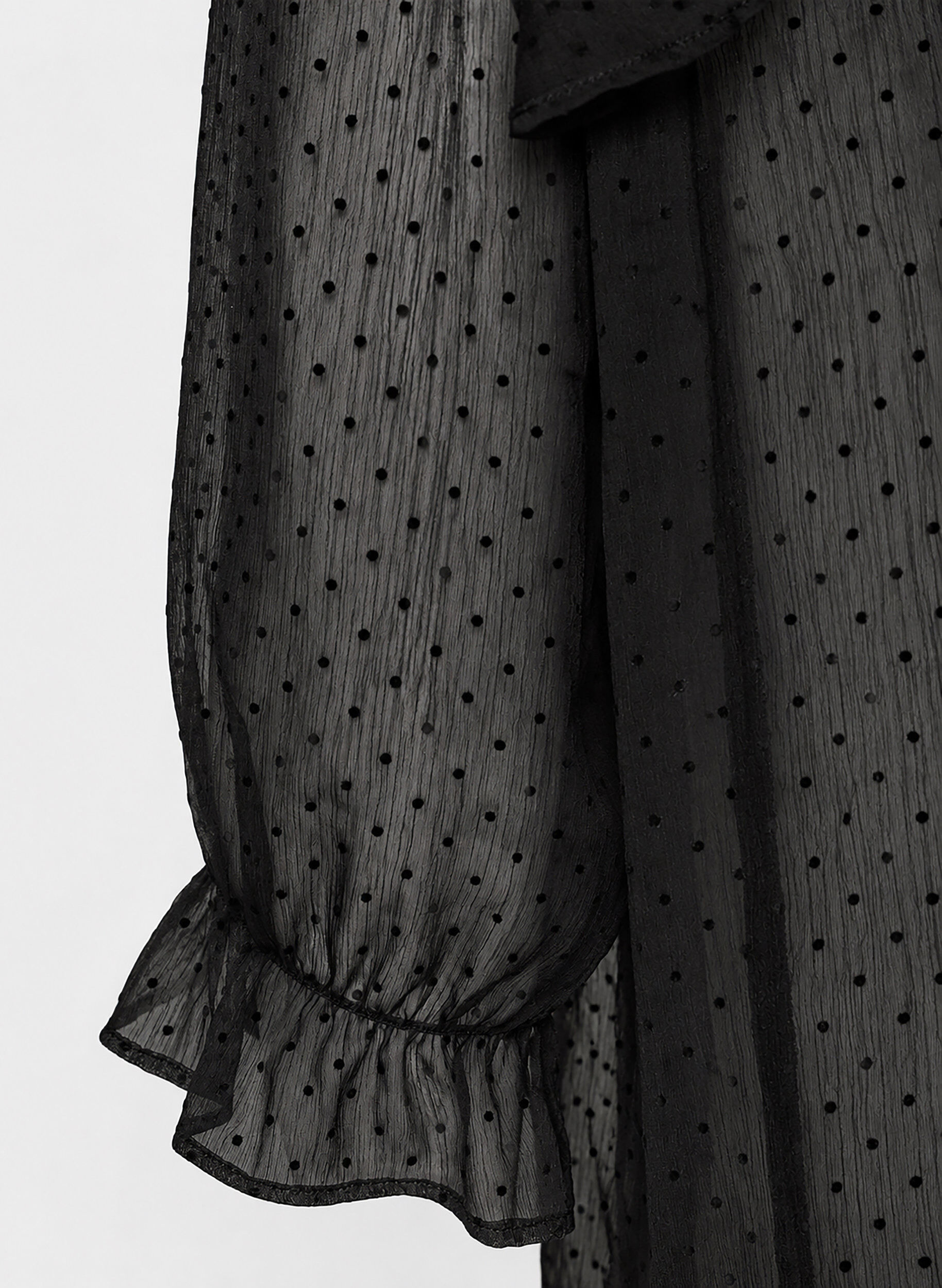 ZizziMidikleid aus einem leichten, transparenten Stoff mit Punkten und R&uuml;schen, Schwarz, Packshot image number 2