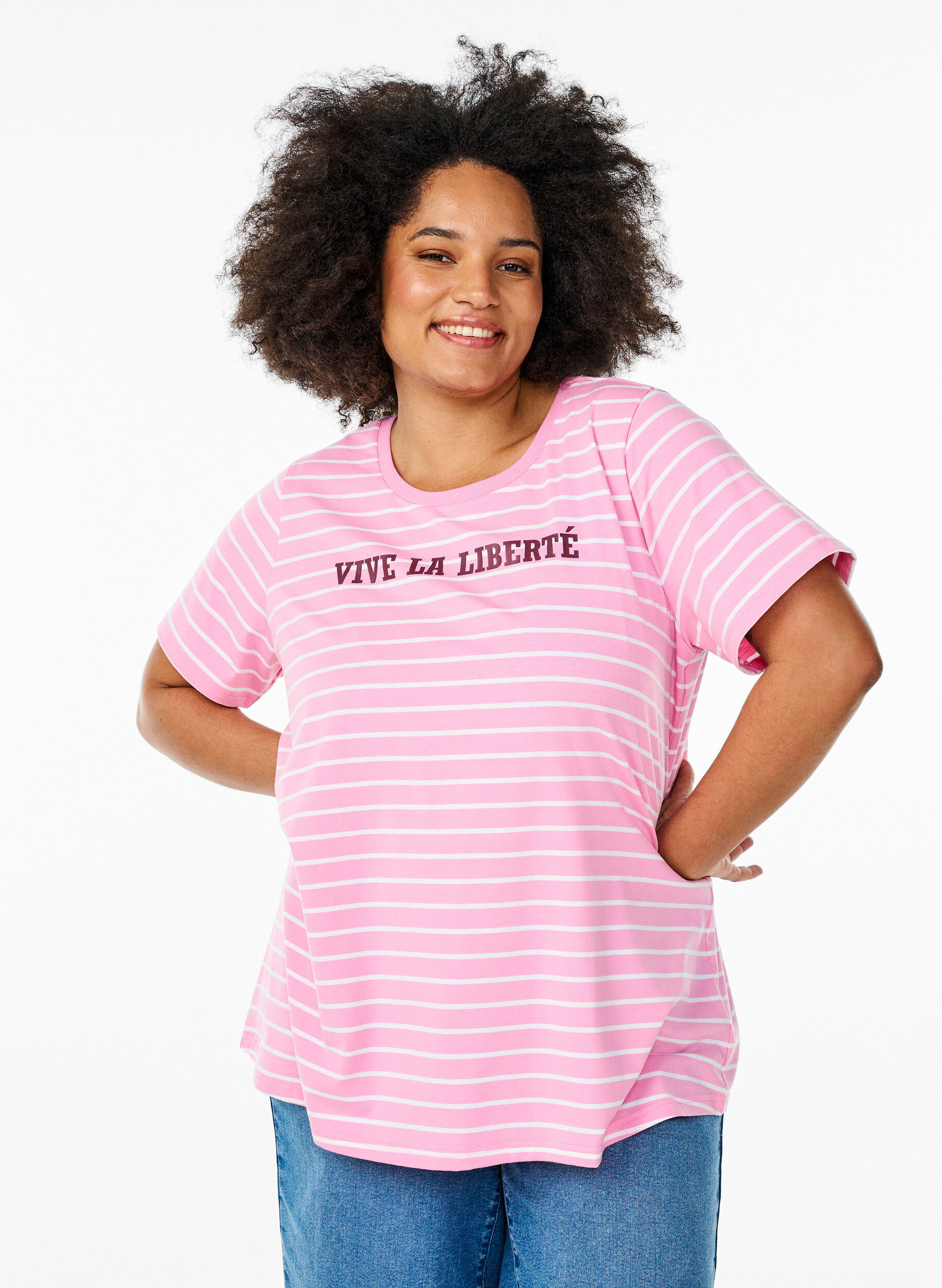 Gestreiftes T-Shirt mit Text-Print, Pink, Model