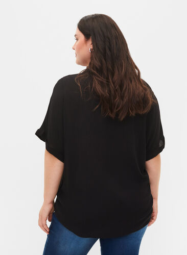 Kurzärmeliges Viskose-Shirt mit V-Ausschnitt, Black, Model image number 1