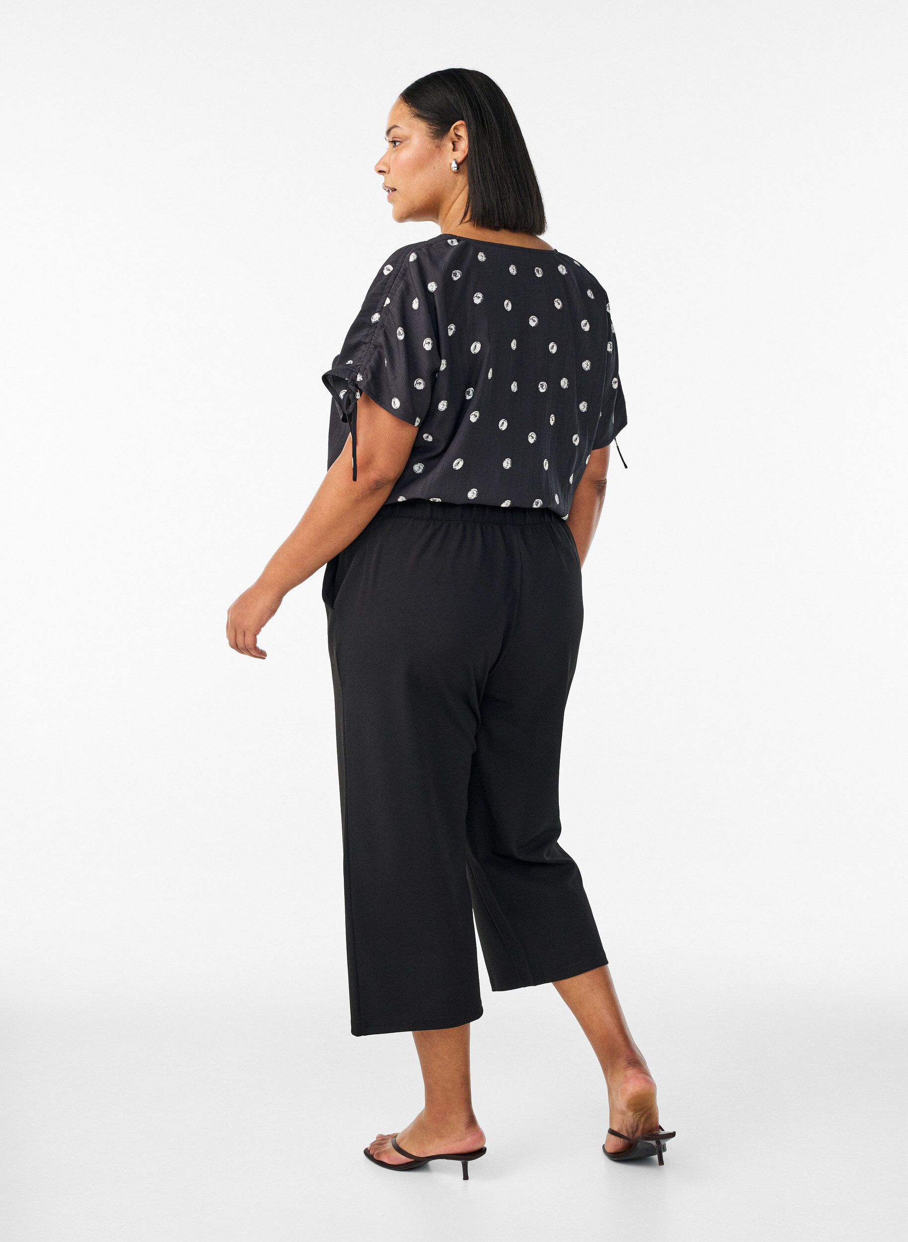 Zizzi7/8 Hose mit lockerer Passform, Schwarz, Model image number 2