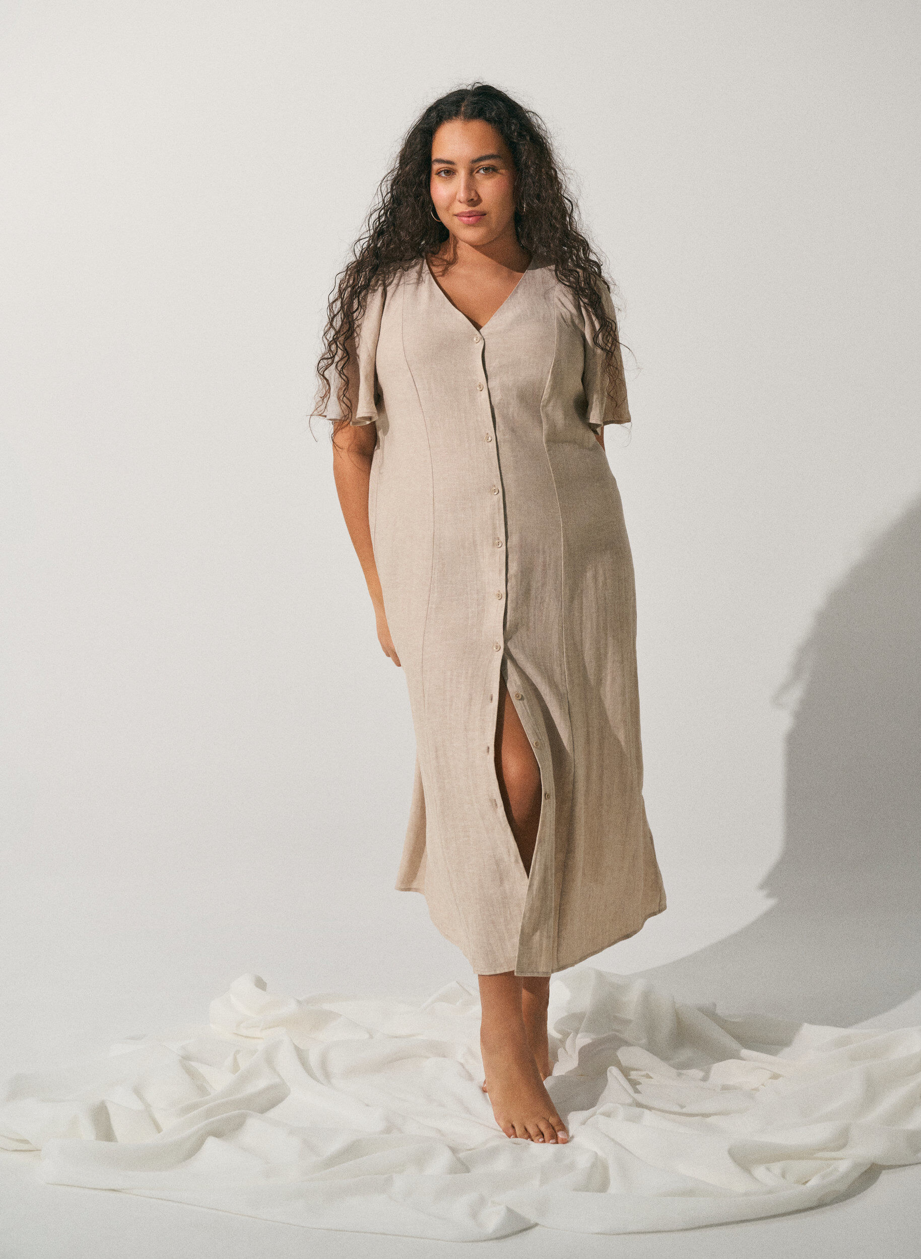 Midikleid aus Leinen und Viskose mit R&uuml;schen&auml;rmeln