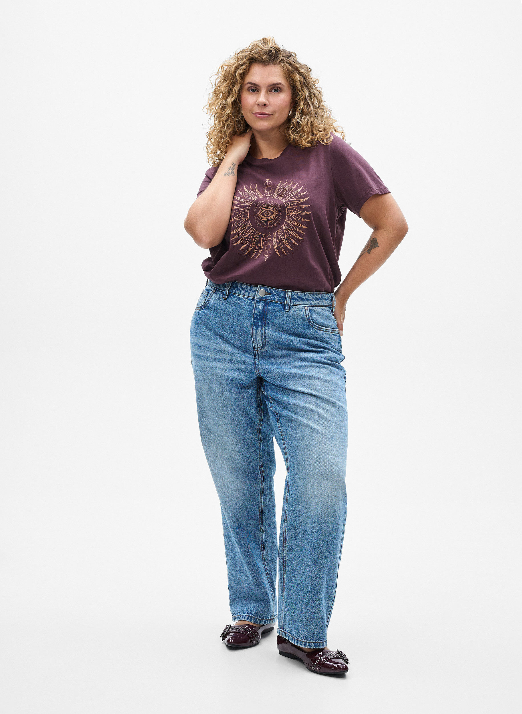 ZizziT-Shirt aus Baumwolle mit Print auf der Vorderseite, Dunkles Bordeaux, Model image number 1