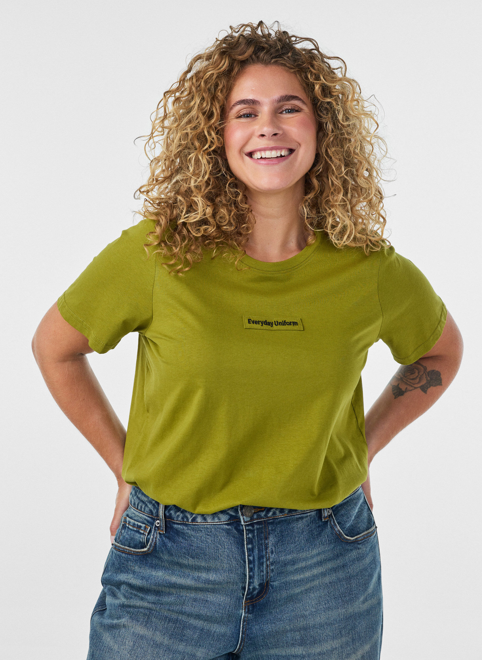 ZizziT-Shirt aus Baumwolle mit Text-Badge, Gr&uuml;n, Model image number 0