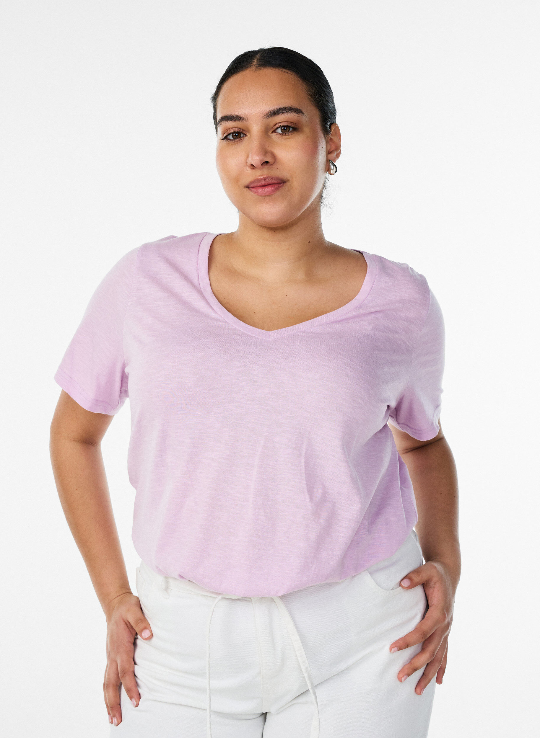 ZizziKurz&auml;rmeliges Basic T-Shirt mit V-Ausschnitt, lila, Model image number 0