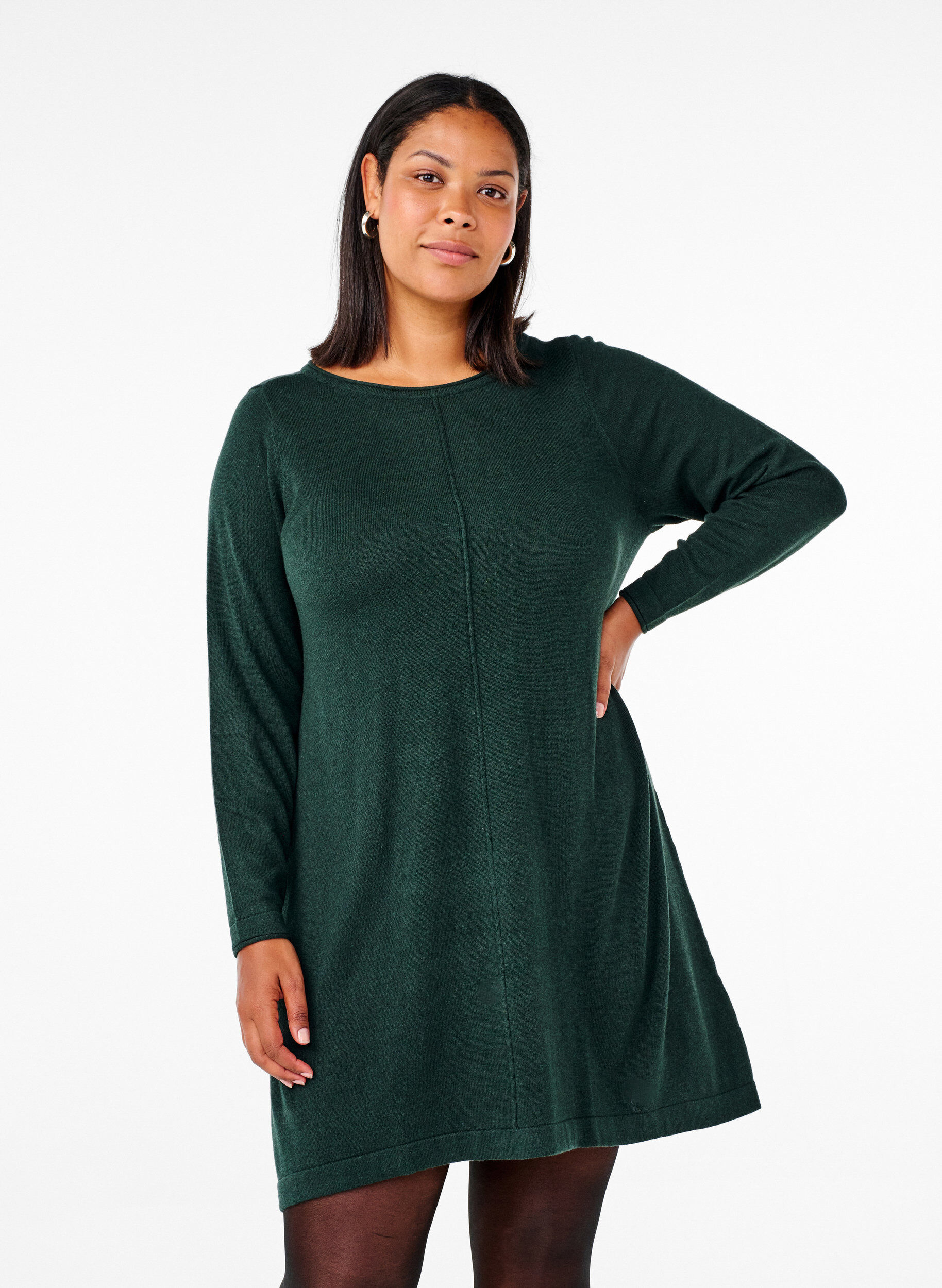 Strickkleid aus Baumwoll-Viskose-Mischung, Gr&uuml;n, Model