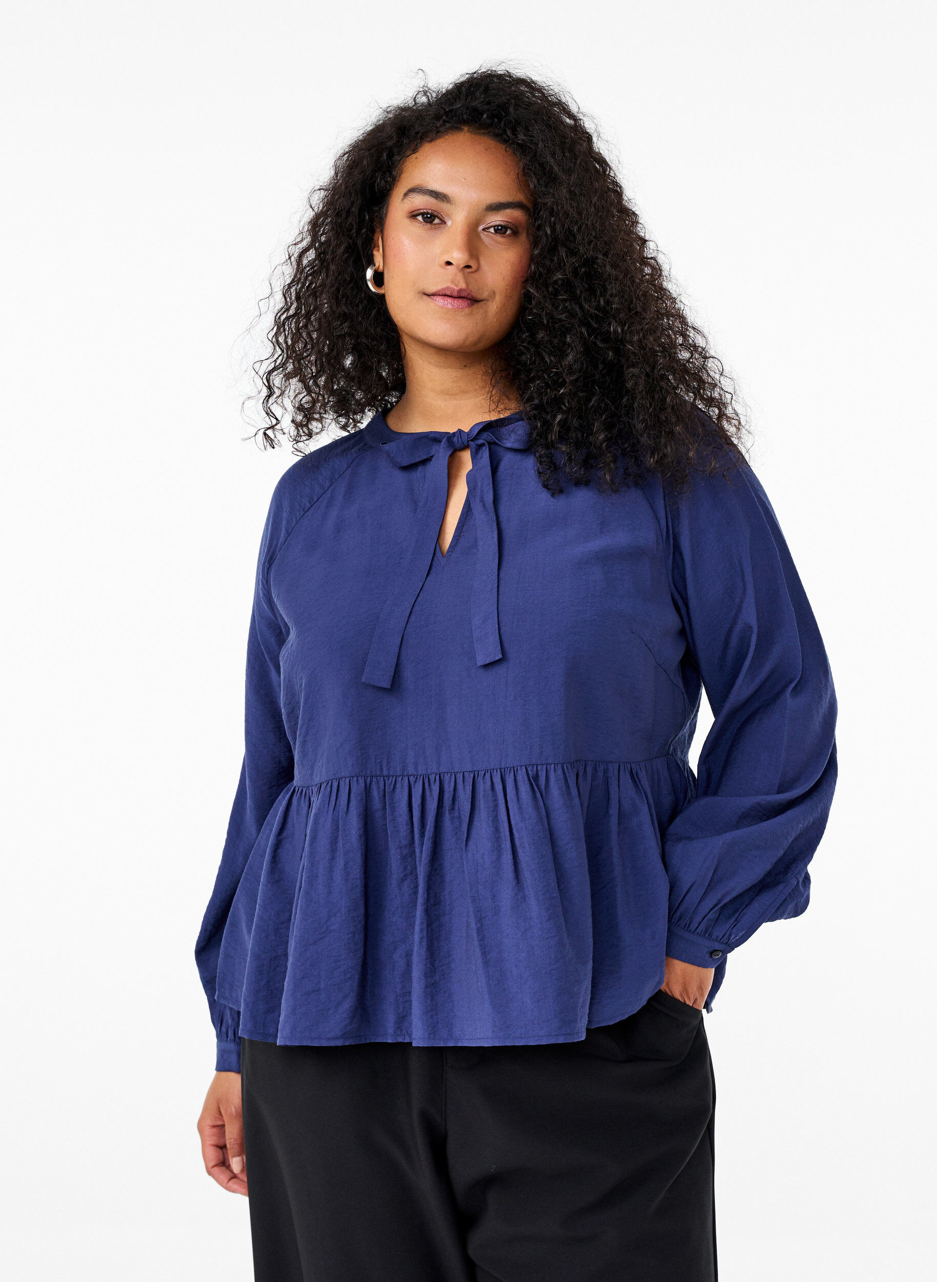 ZizziBluse mit Schleife und langen &Auml;rmeln, Blau, Model image number 0