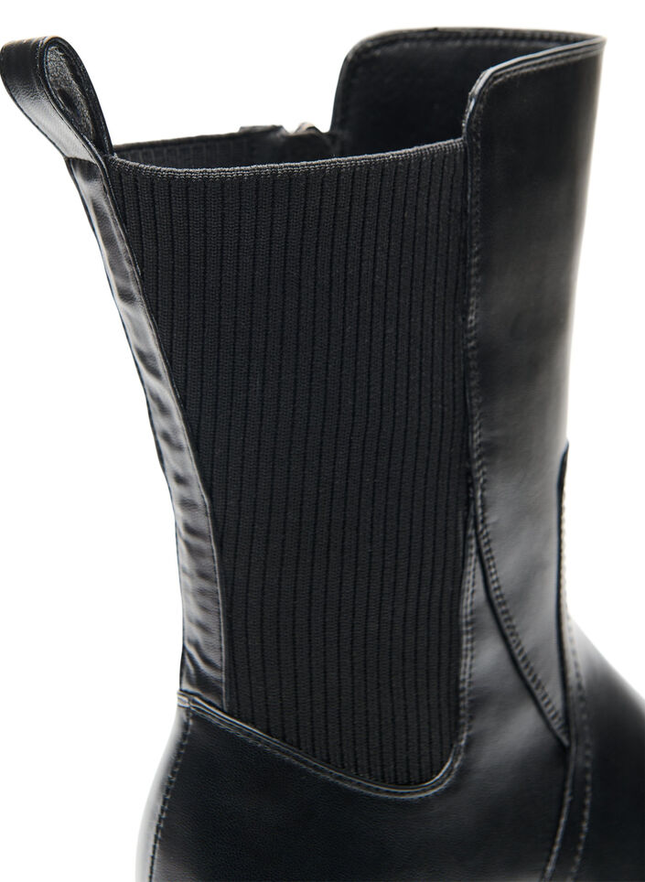 Chelsea-Boot mit klobiger Sohle und gerippten Eins&auml;tzen, Schwarz, Packshot image number 2