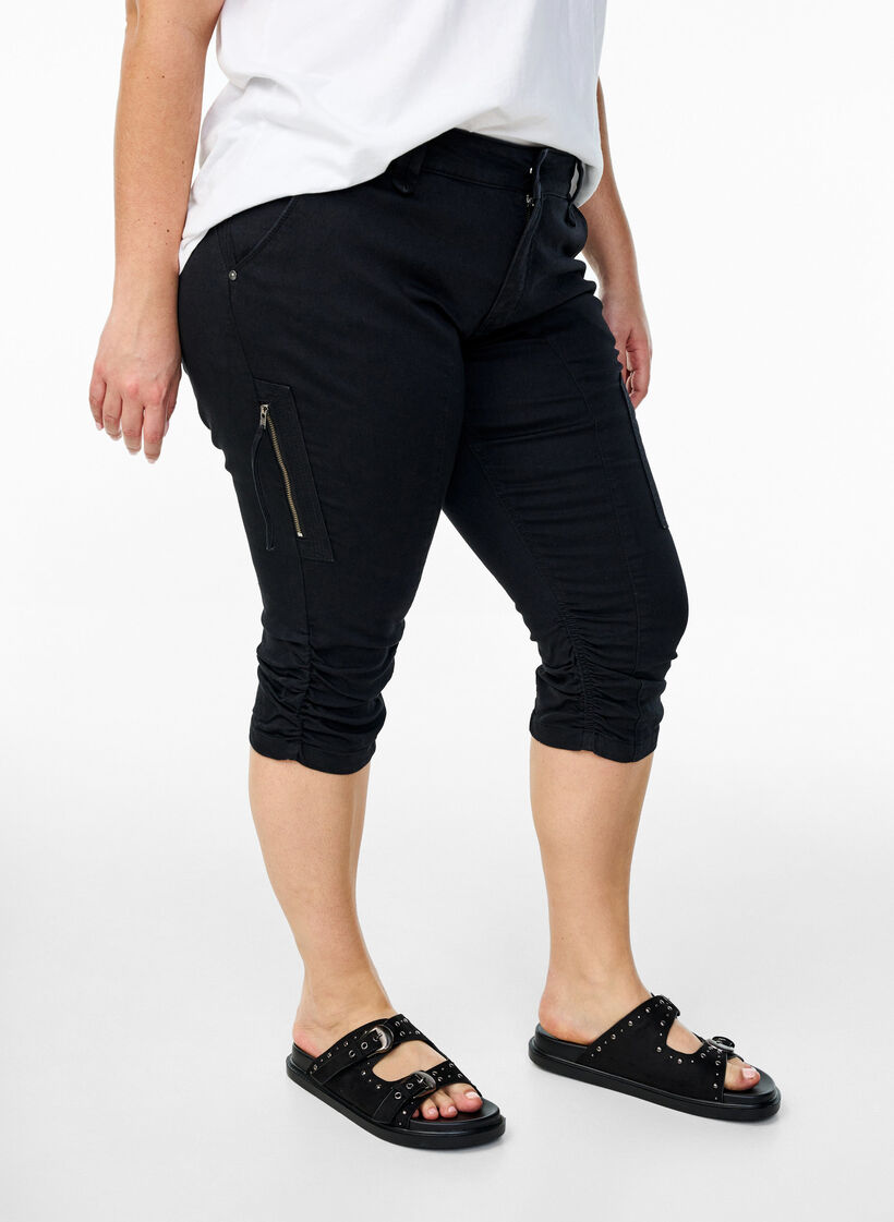 Slim Fit Capri-Jeans mit Taschen, Schwarz, Model image number 2