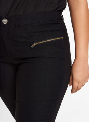 Eng anliegende Hose mit Reißverschlussdetails, Black, Model image number 2