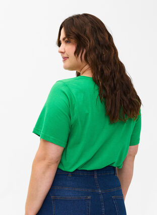 FLASH - T-Shirt mit V-Ausschnitt, Kelly Green, Model image number 1