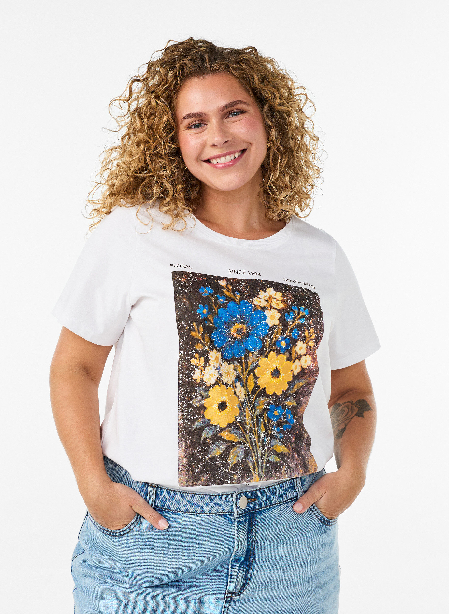 T-Shirt aus Baumwolle mit Frontprint, Wei&szlig;, Model