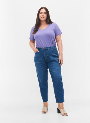 Einfarbiges basic T-Shirt aus Baumwolle, Veronica, Model image number 2
