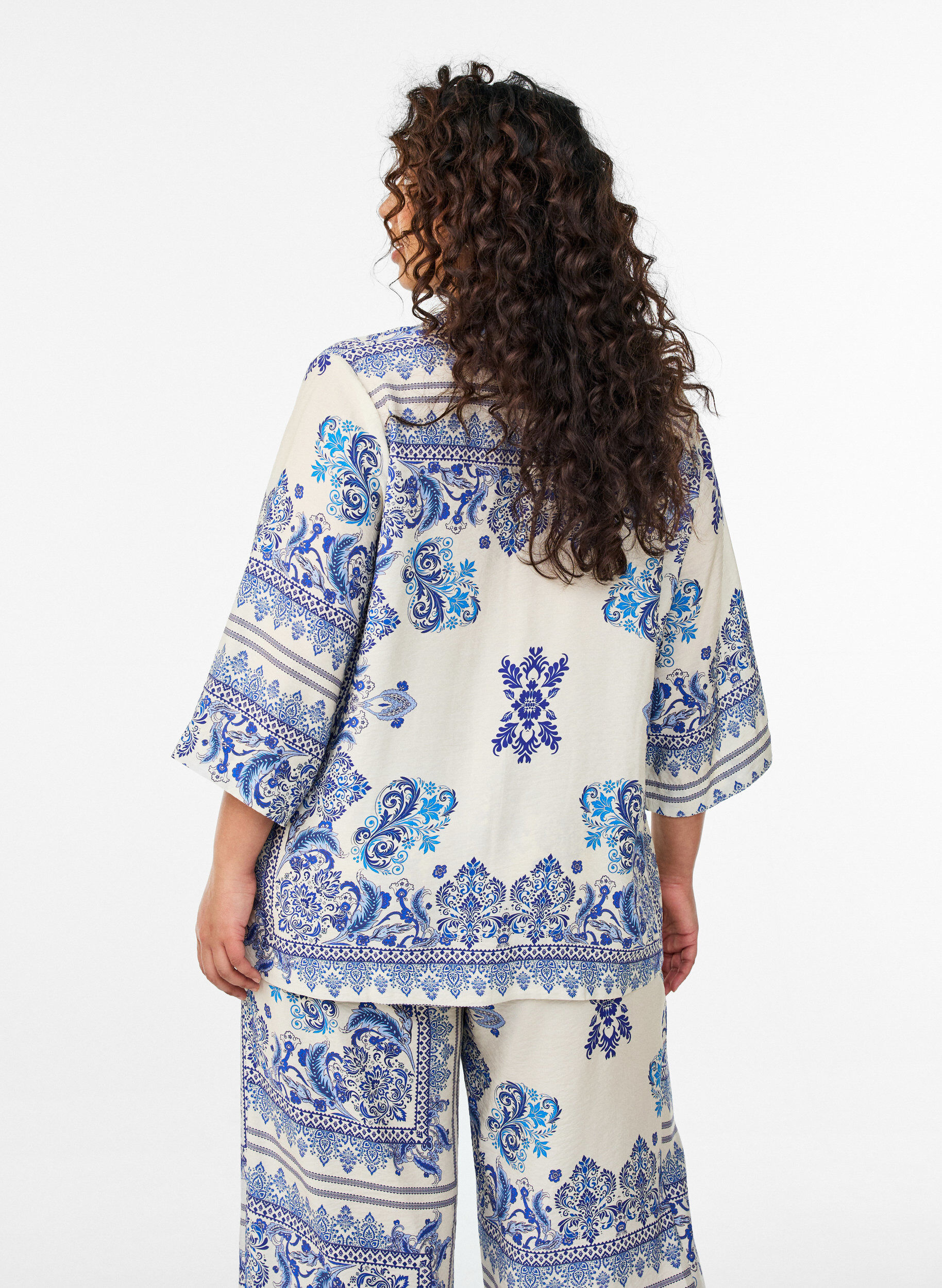 ZizziGemusterte Bluse aus Viskose mit 3/4-&Auml;rmeln, Blau, Model image number 2