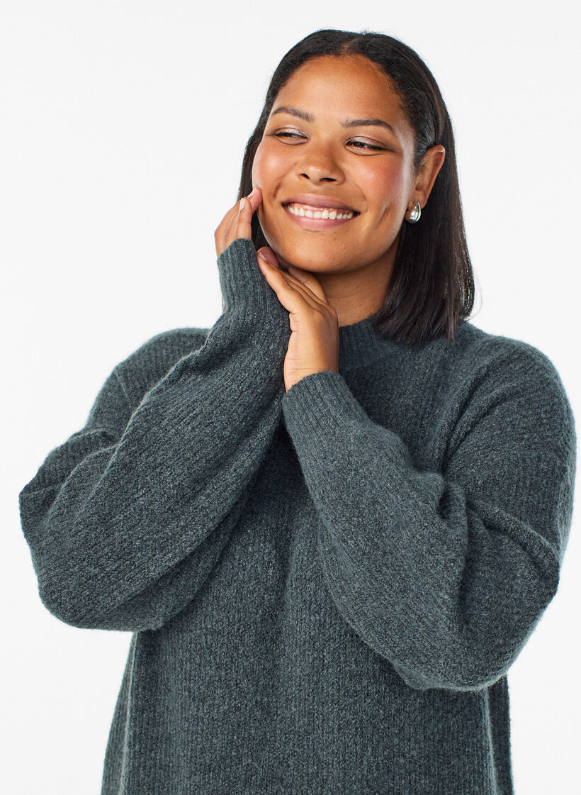 Langes Strickkleid mit hohem Kragen, Grün, Model image number 2