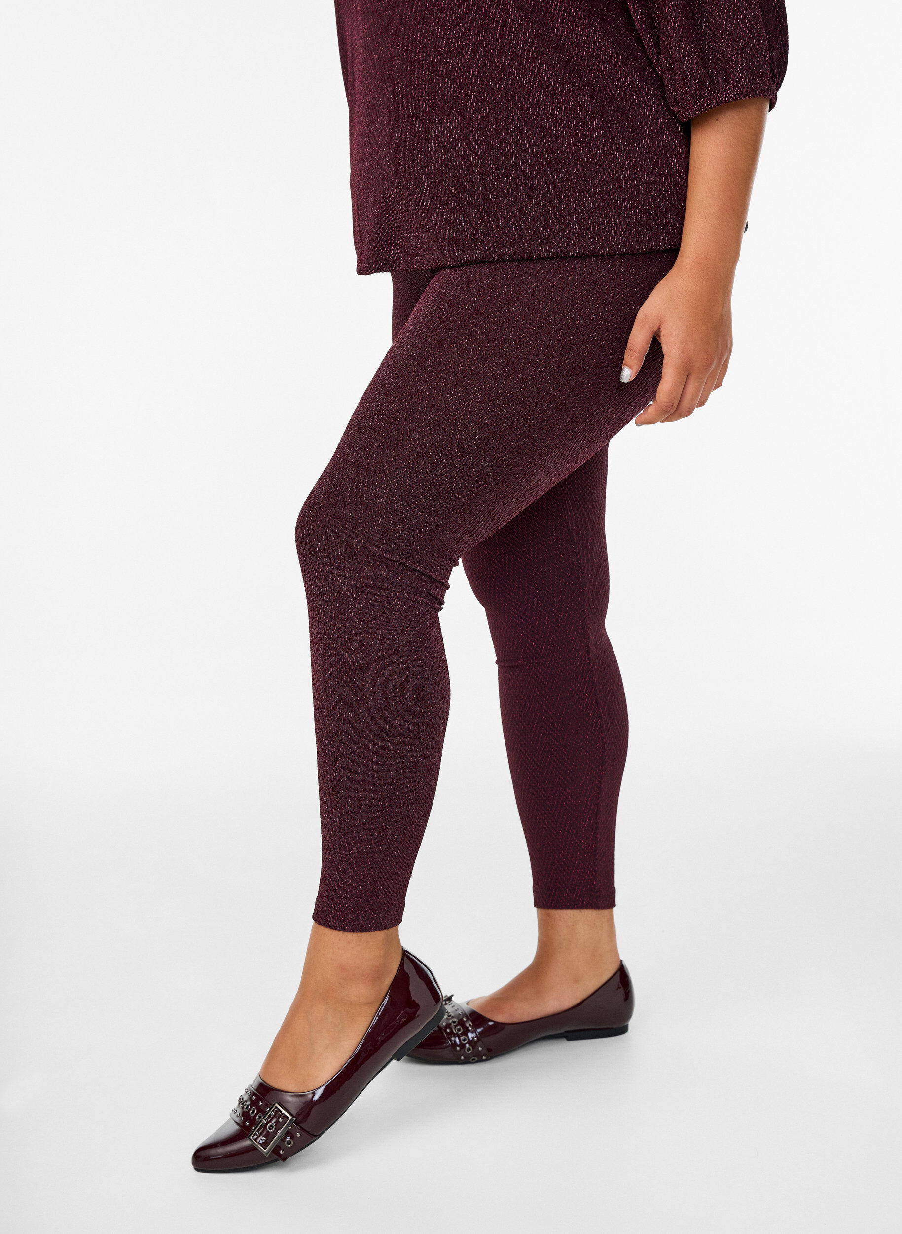 Leggings mit Glitzermuster, Dunkles Bordeaux, Model
