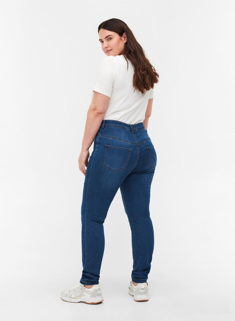 Super Slim Amy Jeans mit hoher Taille, Blau, Model image number 2
