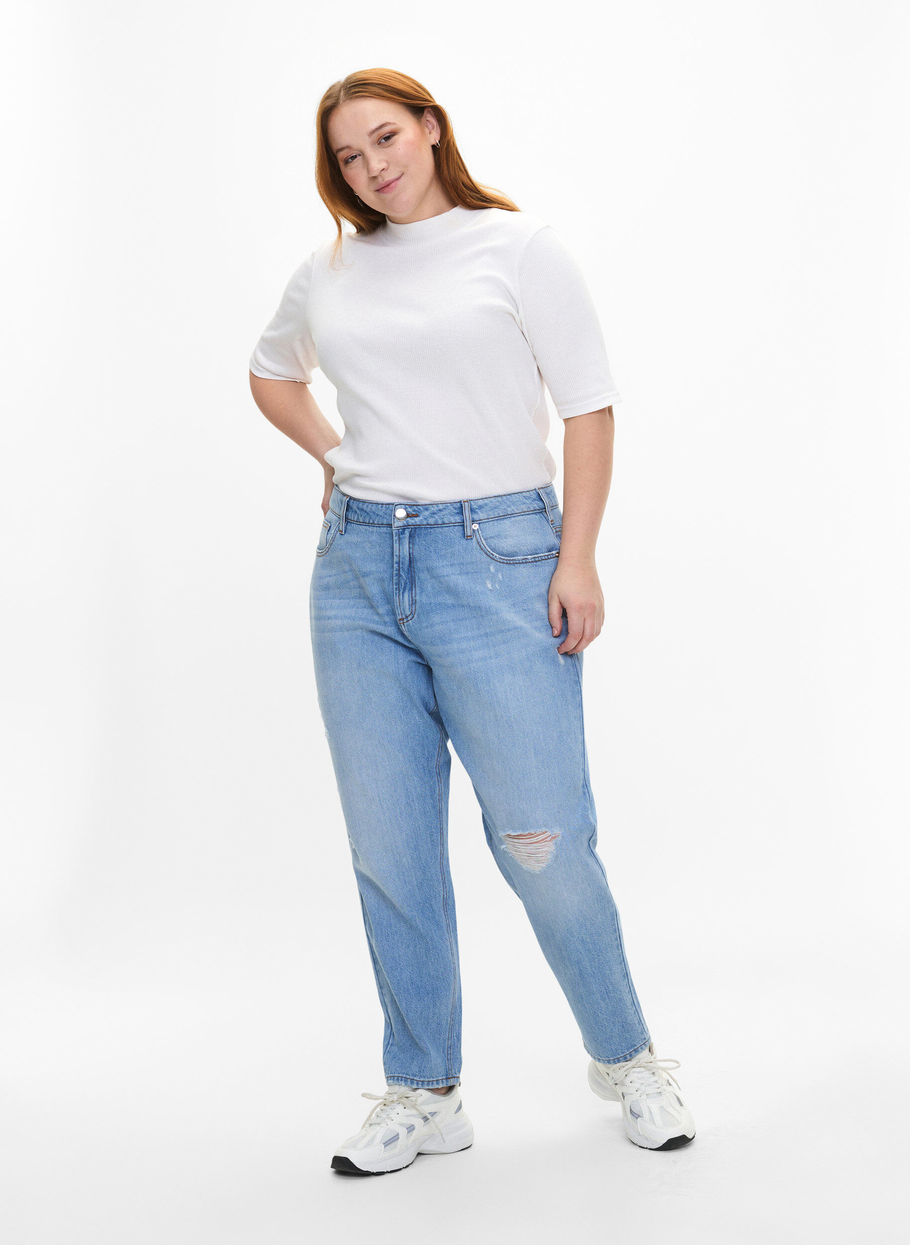 ZizziMille Mom-Fit-Jeans mit Destroyed-Effekt, Light Blue, Model image number 0