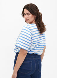 Gestreiftes T-Shirt aus biologischer Baumwolle, Marina Stripe, Model
