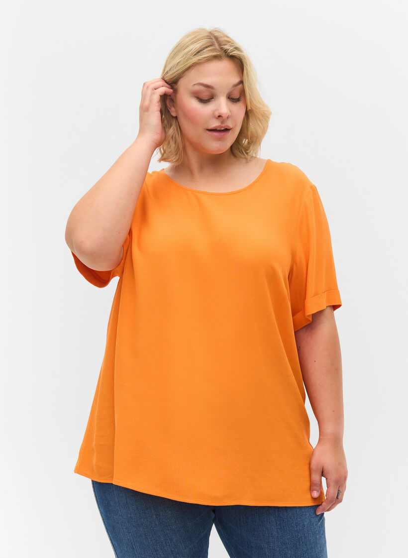 Kurzarm Bluse aus Viskose, Orange Peel, Model