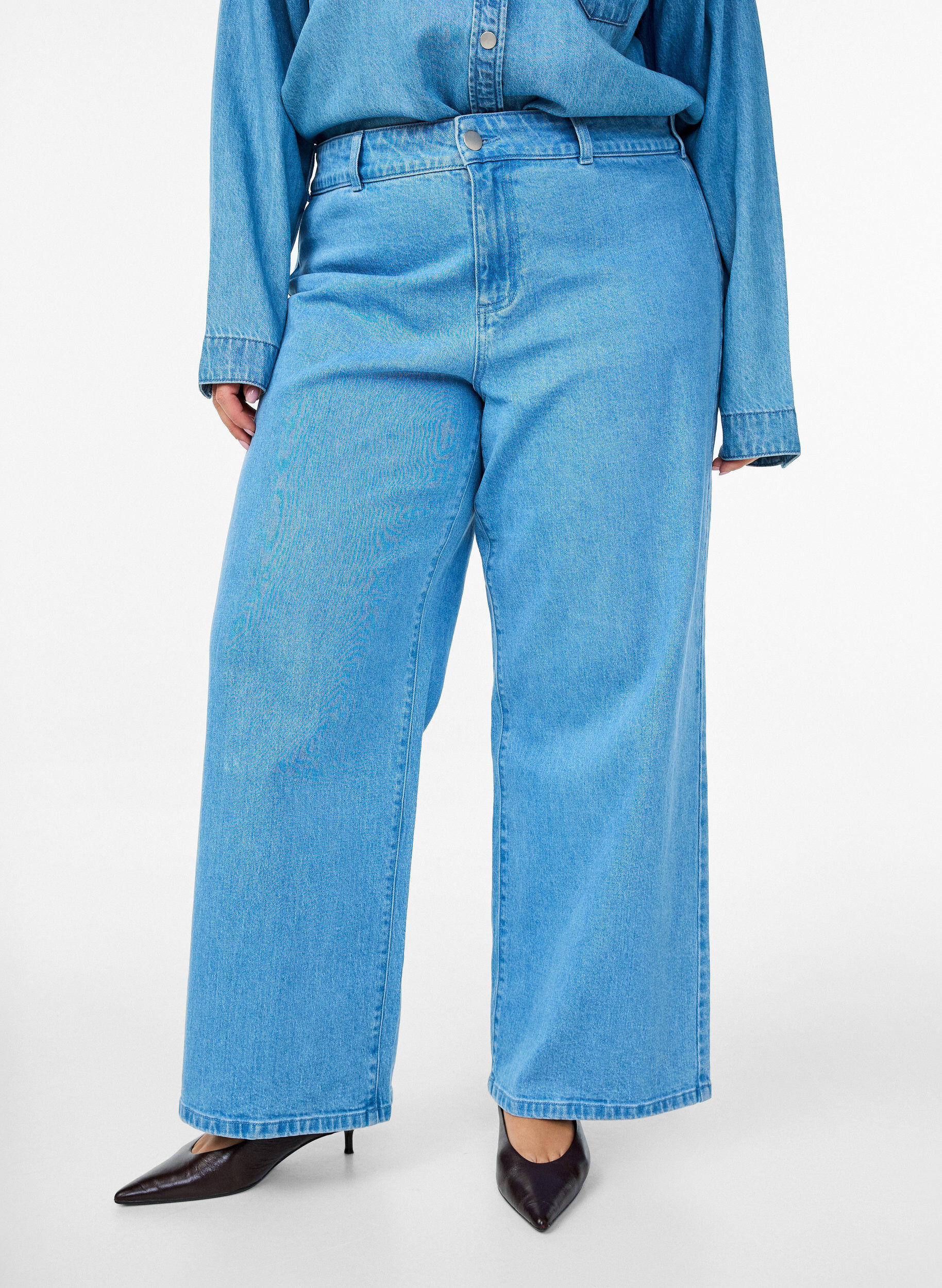 ZizziHoch taillierte Jeans mit weitem Bein, Blau, Model image number 2