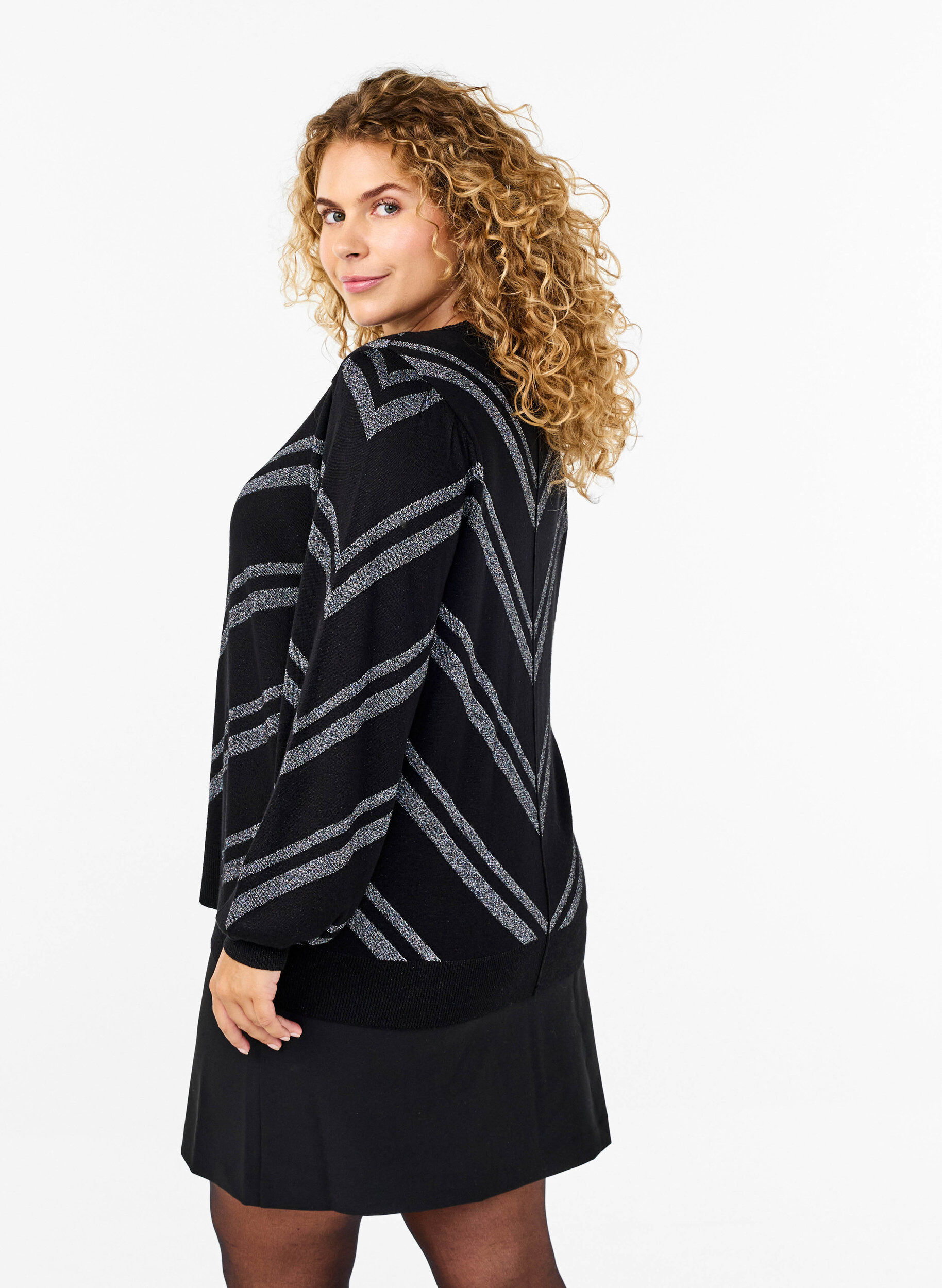 ZizziStrickpullover mit Rundhalsausschnitt und Schimmer-Effekt, Black w.S.L.Stripes, Model image number 1