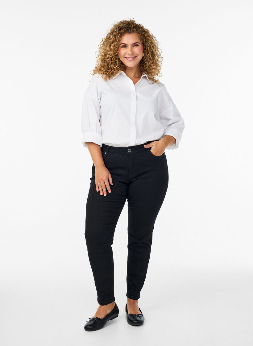 Slim Fit Emily Jeans mit normaler Taille, Schwarz, Model image number 0
