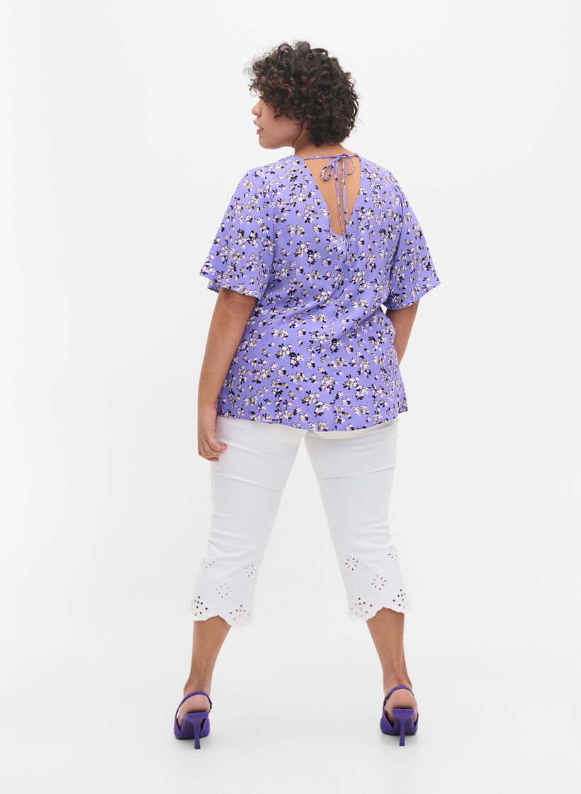 Gebl&uuml;mte Viskosebluse mit Schnurdetail, Lilac Flower Print, Model image number 1