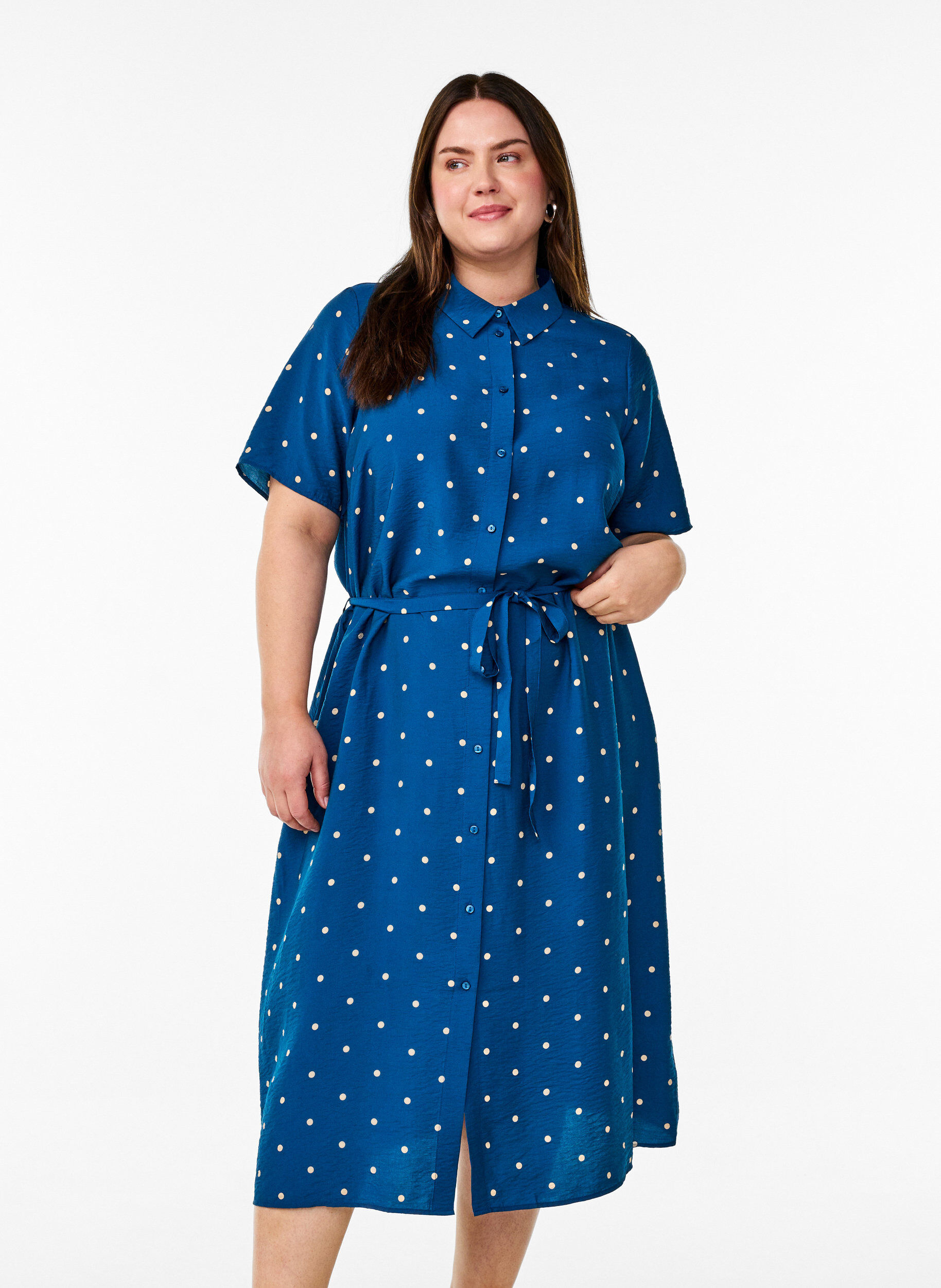 Midikleid aus Hemd mit Polka Dots, Blau, Model