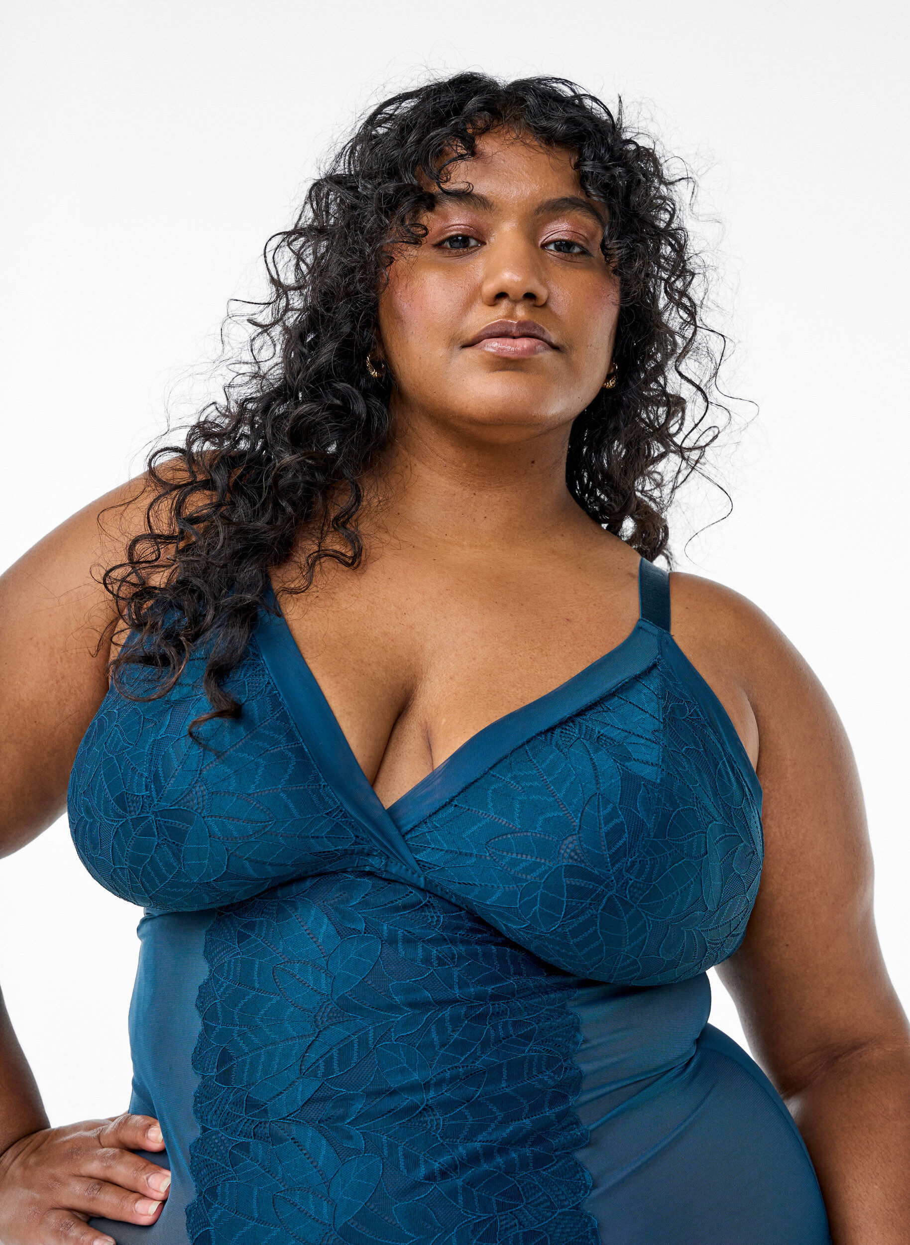 ZizziBody aus Spitze und Mesh, Blau, Model image number 2