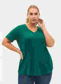 Einfarbiges basic T-Shirt aus Baumwolle, Evergreen, Model