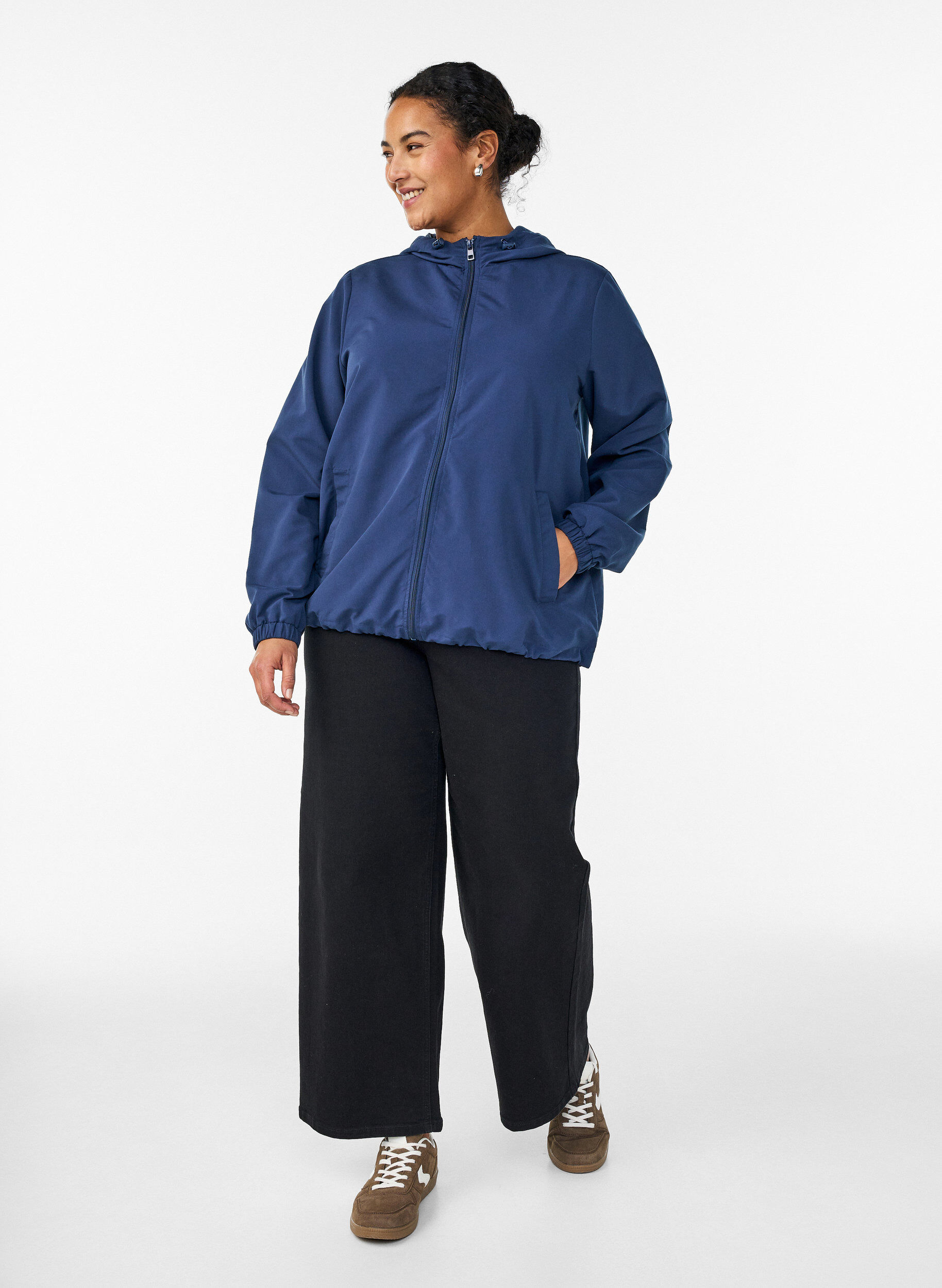 ZizziLeichte Jacke mit Kapuze und Rei&szlig;verschluss, Blau, Model image number 1