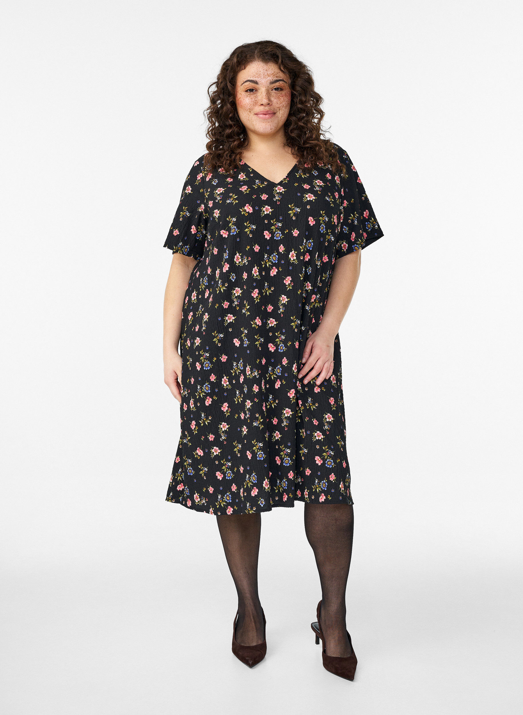 Kleid mit kurzen &Auml;rmeln und V-Ausschnitt, Schwarz, Model