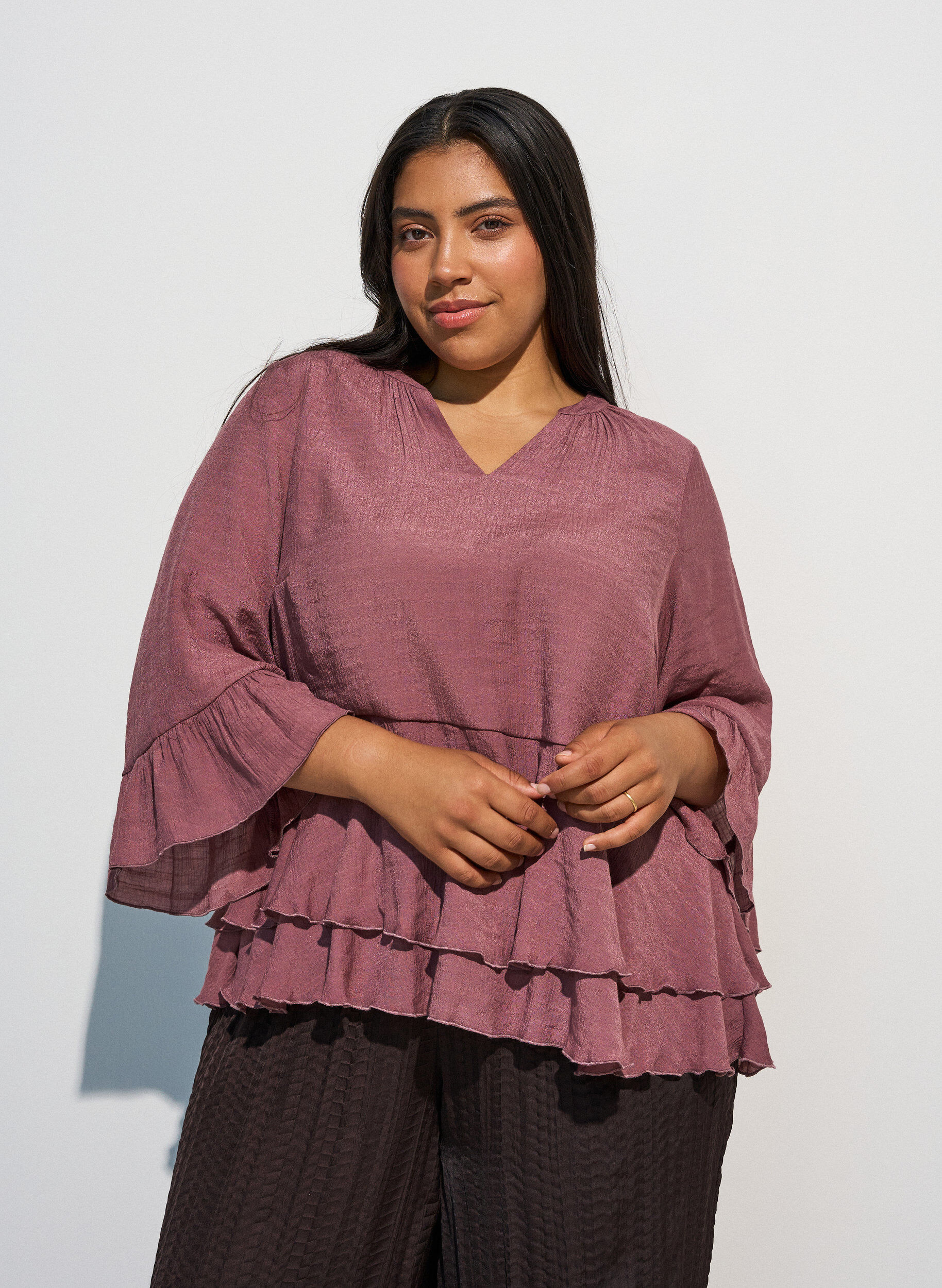 Bluse mit 3/4-&Auml;rmeln und R&uuml;schendetails, Rot, Model
