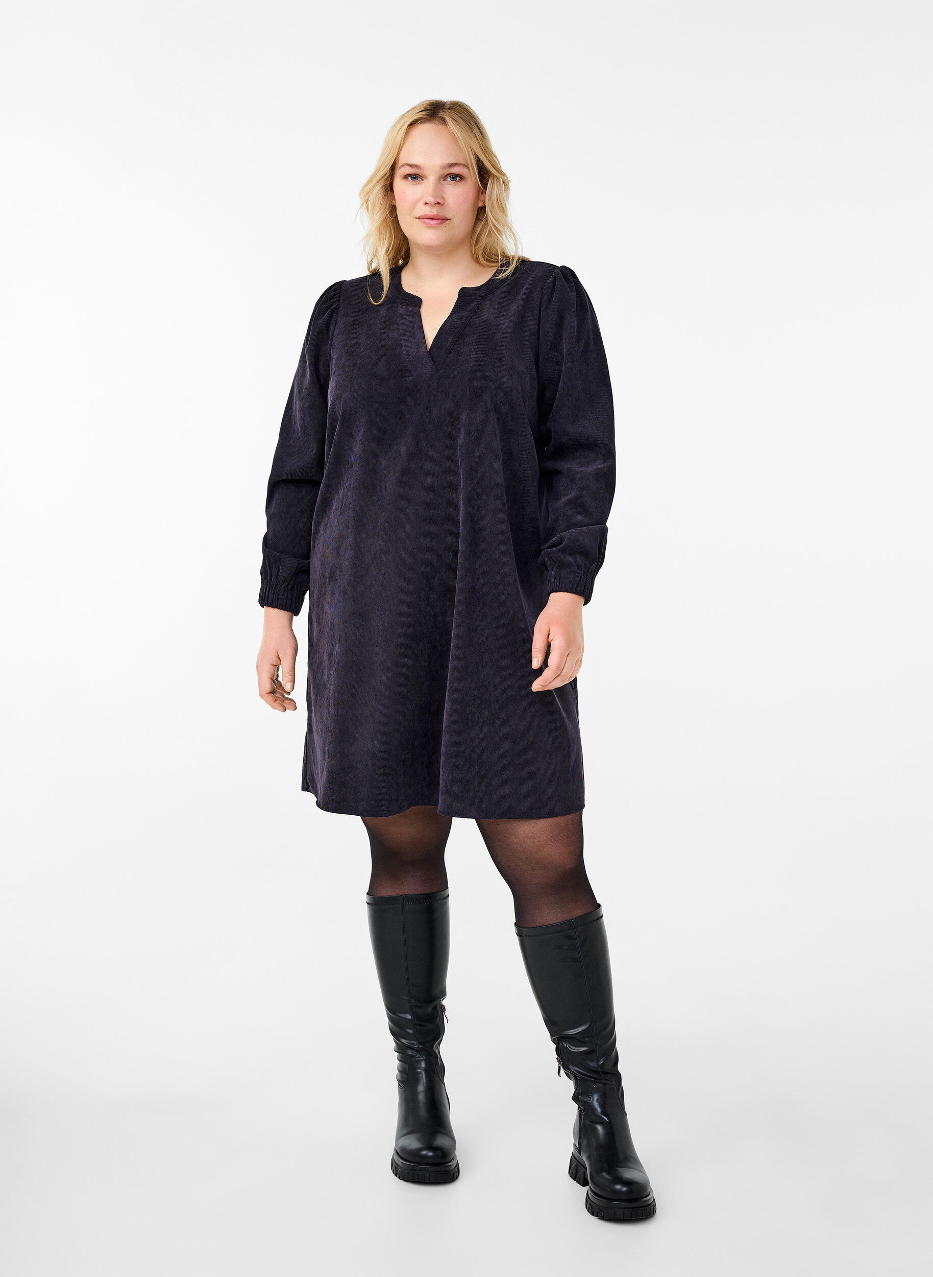ZizziKurzes Samtkleid mit langen &Auml;rmeln, Schwarz, Model image number 1