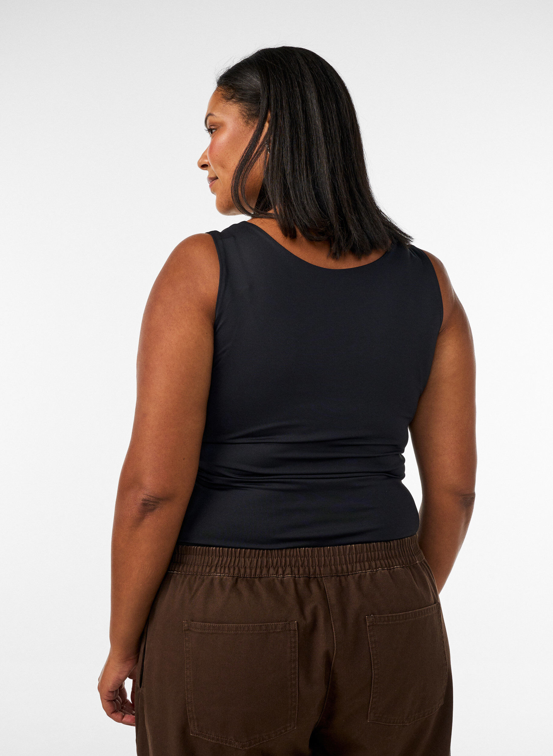 ZizziFigurbetontes Basic-Top aus glattem Stoff, Schwarz, Model image number 2