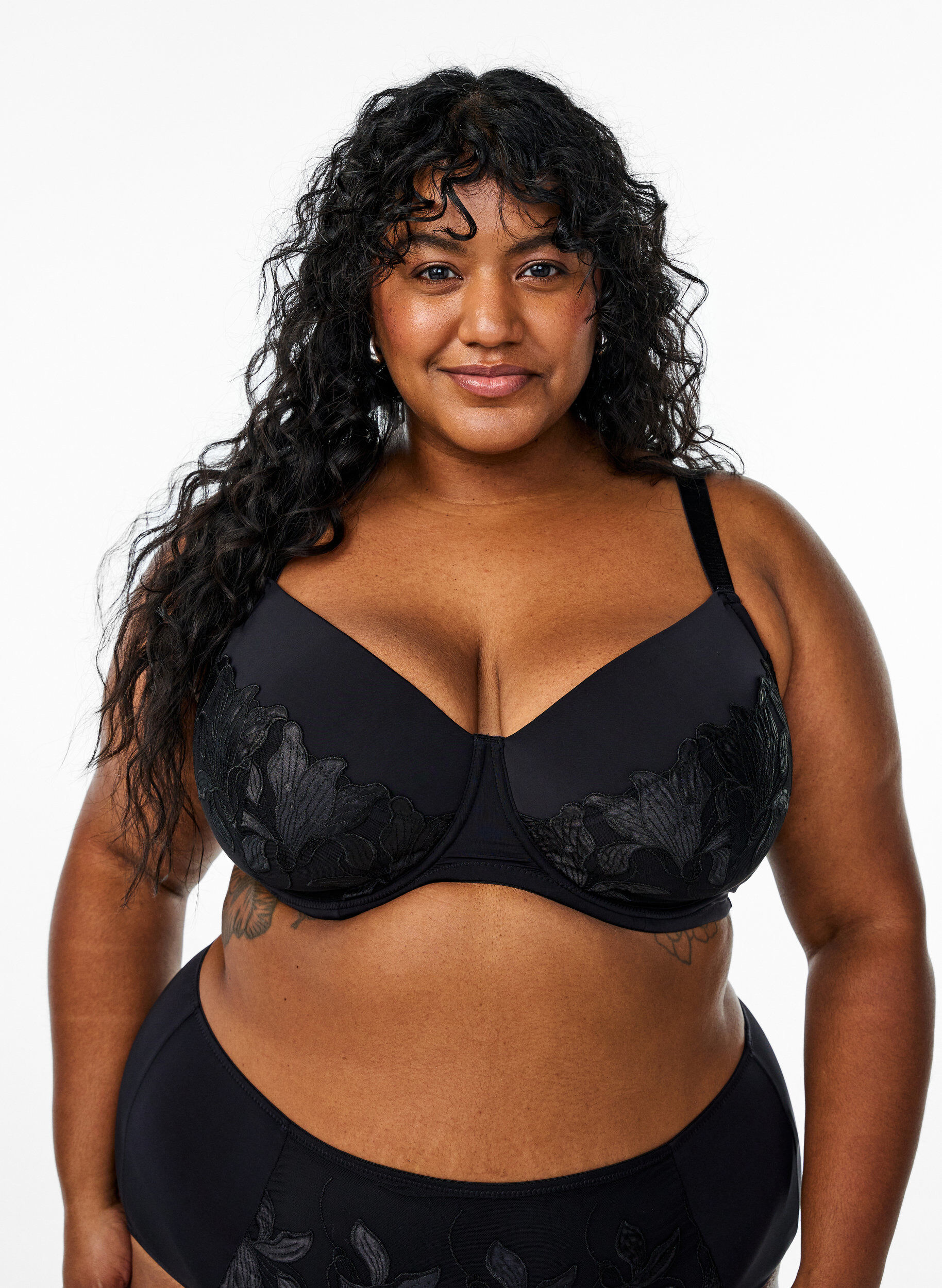 Gepolsterter BH mit Blumenstickerei, Schwarz, Model