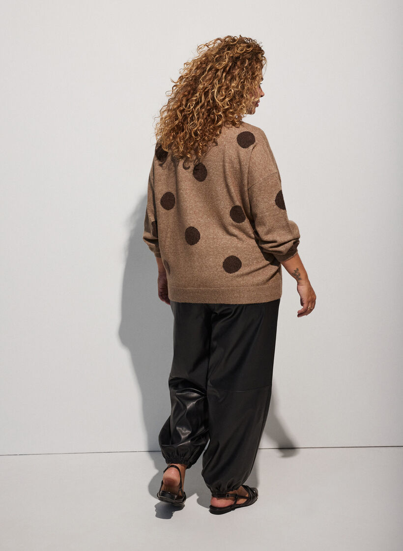 Strickbluse mit gepunktetem Muster, Braun, Model image number 2