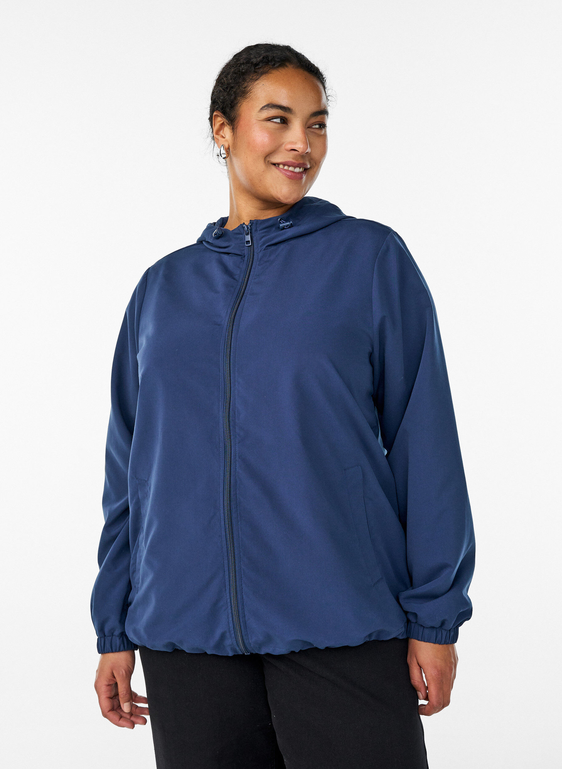 Leichte Jacke mit Kapuze und Rei&szlig;verschluss, Blau, Model