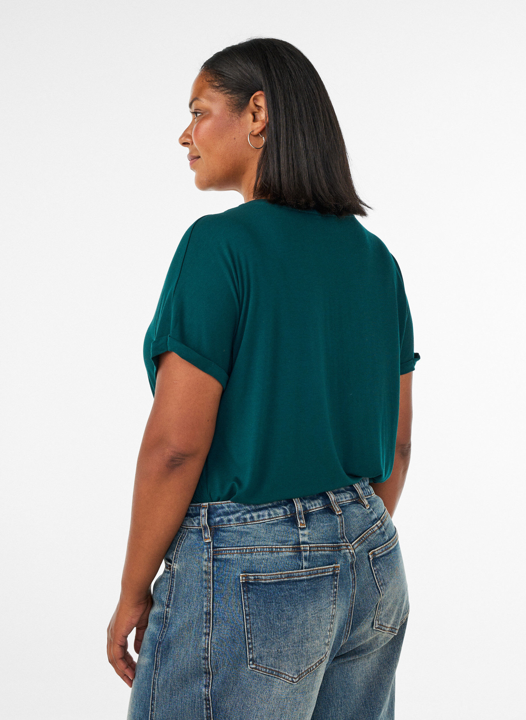 ZizziBasic T-Shirt aus Viskose mit V-Ausschnitt, Gr&uuml;n, Model image number 2