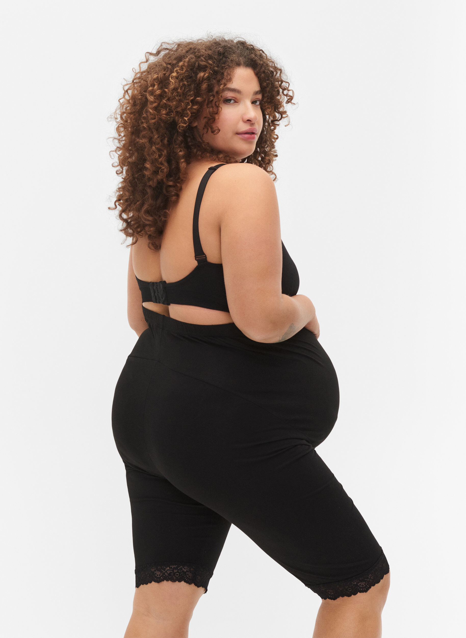 ZizziRadlershorts f&uuml;r Schwangere mit Spitzenrand, Black, Model image number 1