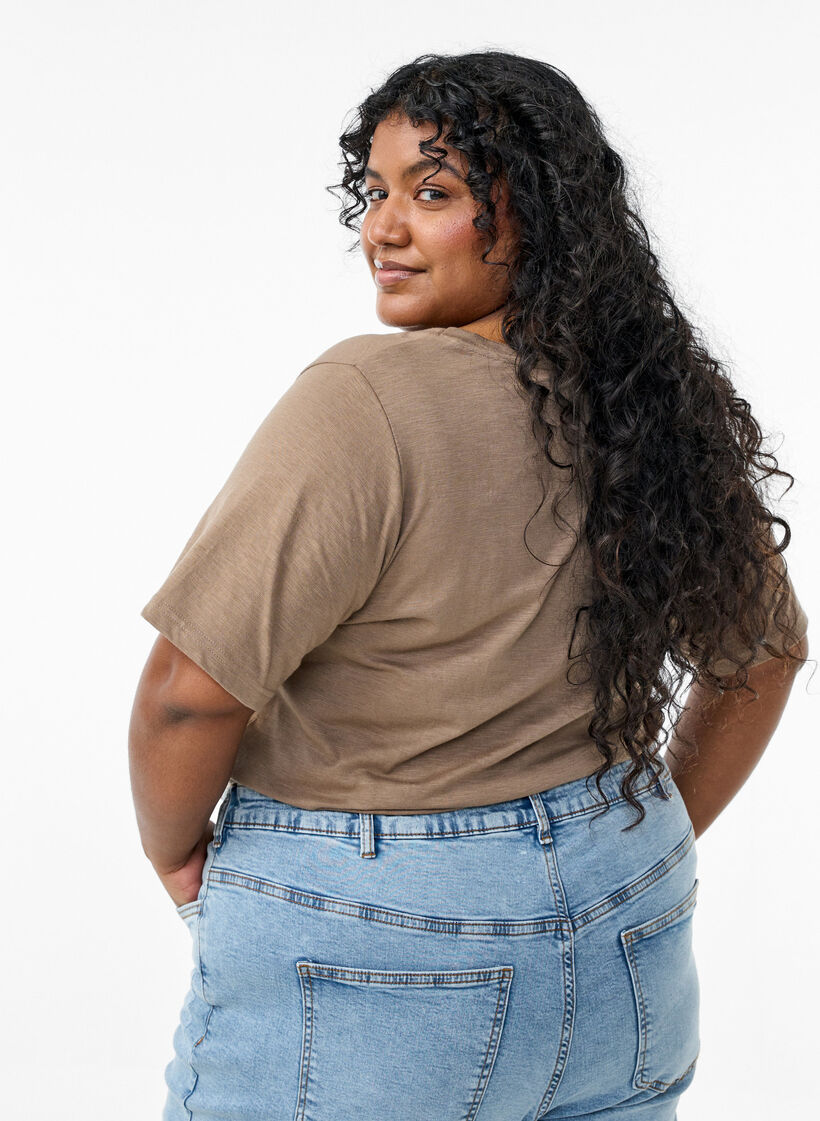 Kurz&auml;rmliges Basic-T-Shirt mit V-Ausschnitt, Braun, Model image number 2