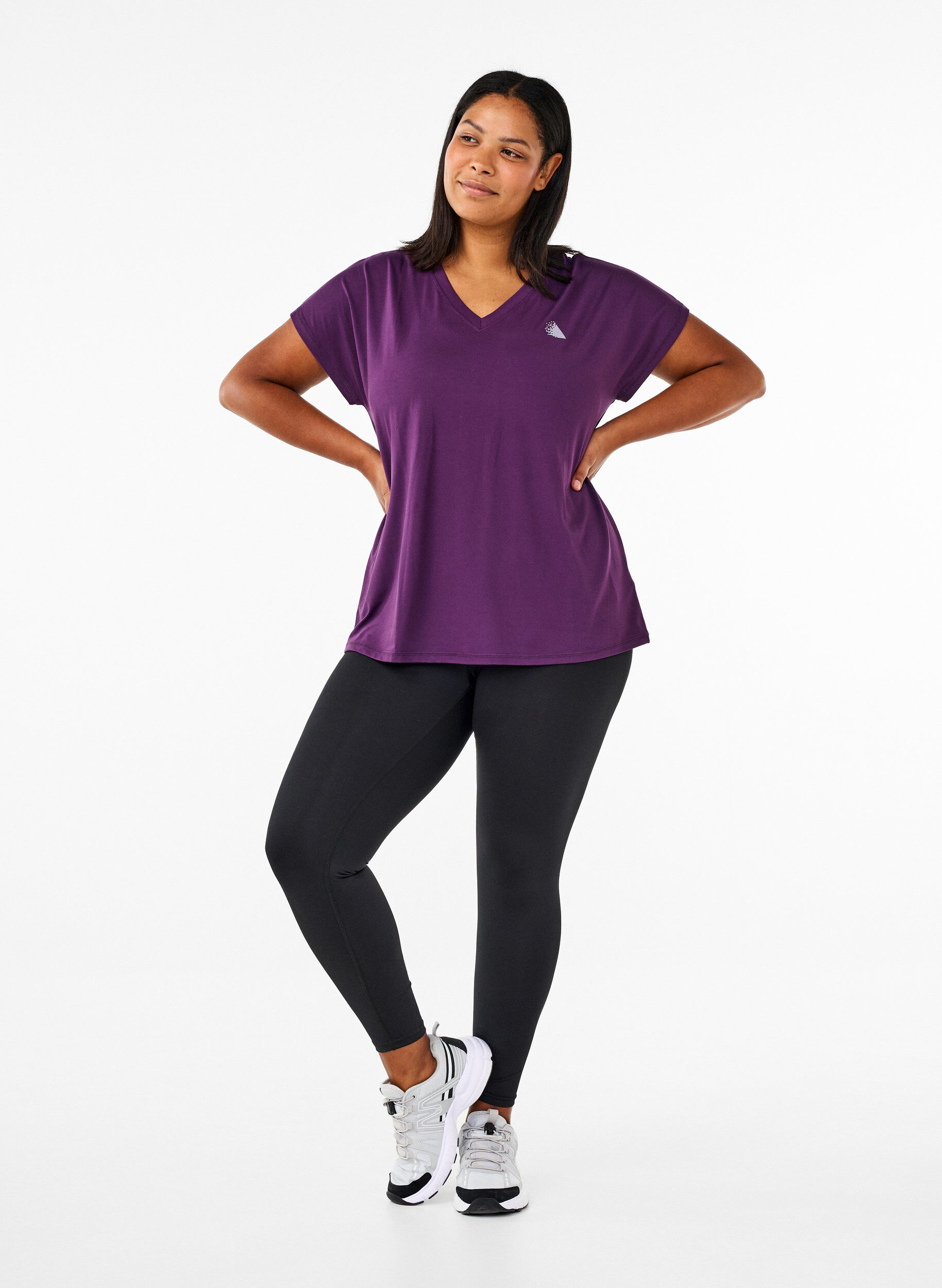 ZizziLockeres Trainings-T-Shirt mit V-Ausschnitt, Lila, Model image number 1