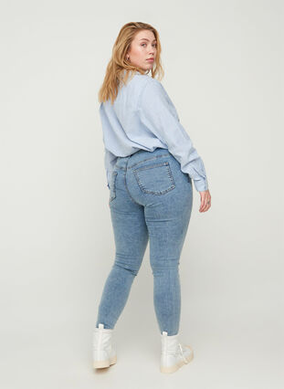 Hochtaillierte Amy Jeans mit Stone Wash, Stone Washed, Model image number 1