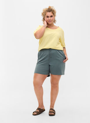 Shorts aus Baumwolle mit Taschen, Balsam Green Solid, Model image number 0