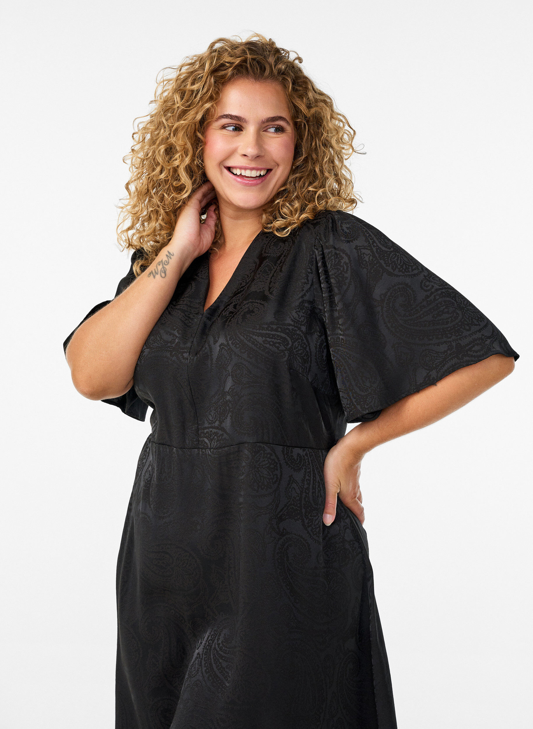 ZizziMidikleid aus Jacquard mit Paisleymuster und Fl&uuml;gel&auml;rmeln, Schwarz, Model image number 2