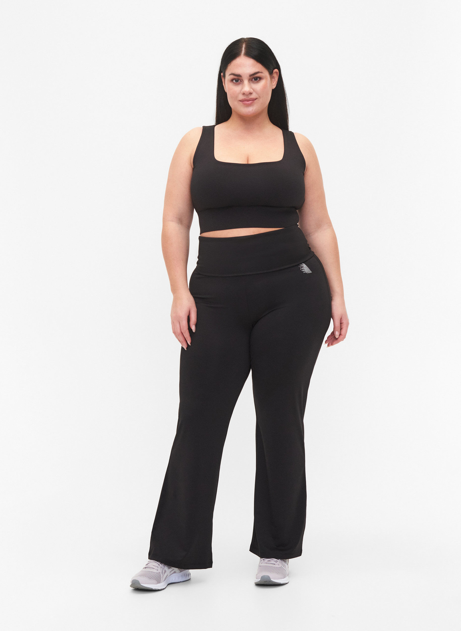 ZizziSport-BH mit quadratischem Einschnitt, Black, Model image number 2